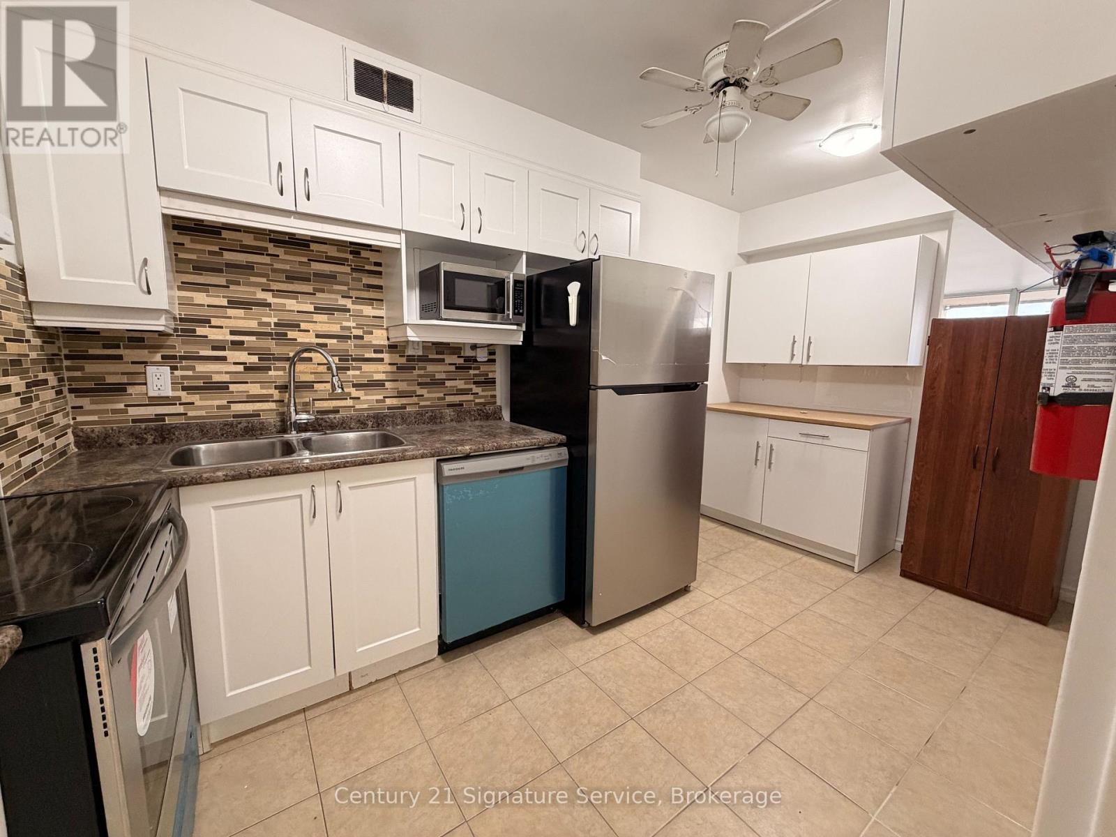 803 - 31 Four Winds Drive, Toronto (York University Heights), Ontario  M3J 1K9 - Photo 9 - W12748932