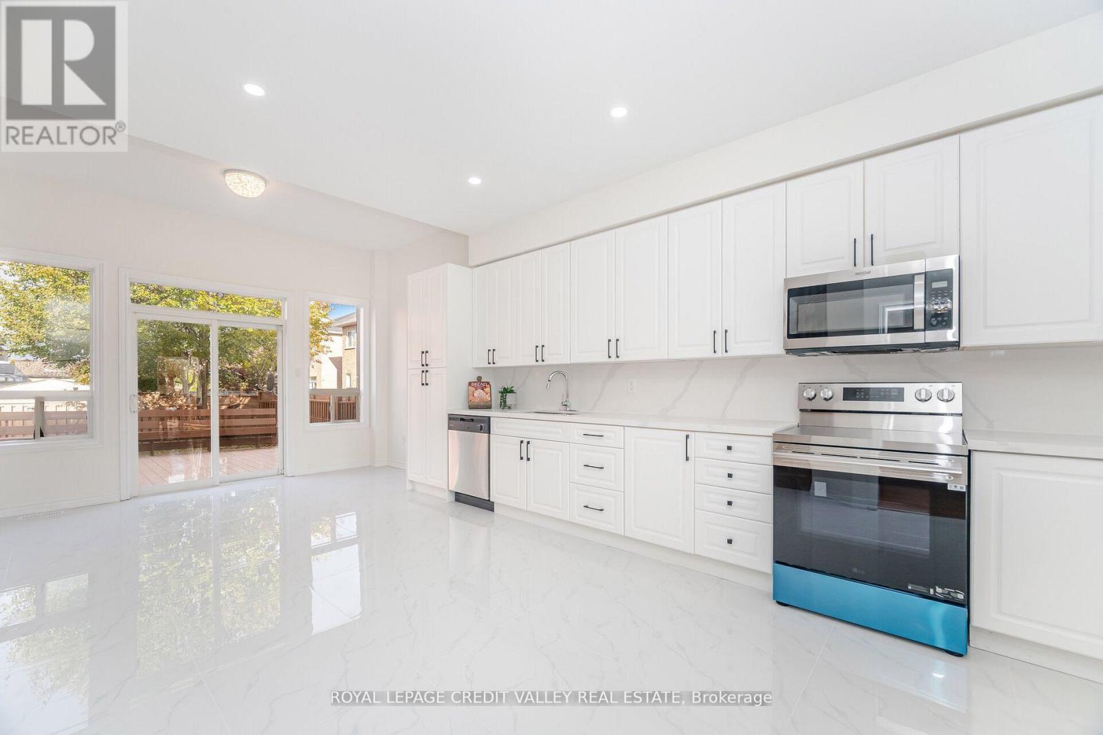 70 Blue Diamond Drive, Brampton (Bramalea North Industrial), Ontario  L6S 6K3 - Photo 10 - W12748956