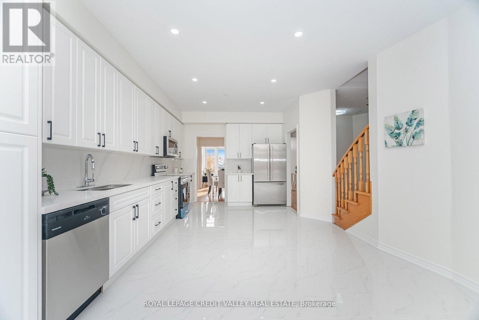 70 Blue Diamond Drive, Brampton (Bramalea North Industrial), Ontario  L6S 6K3 - Photo 11 - W12748956