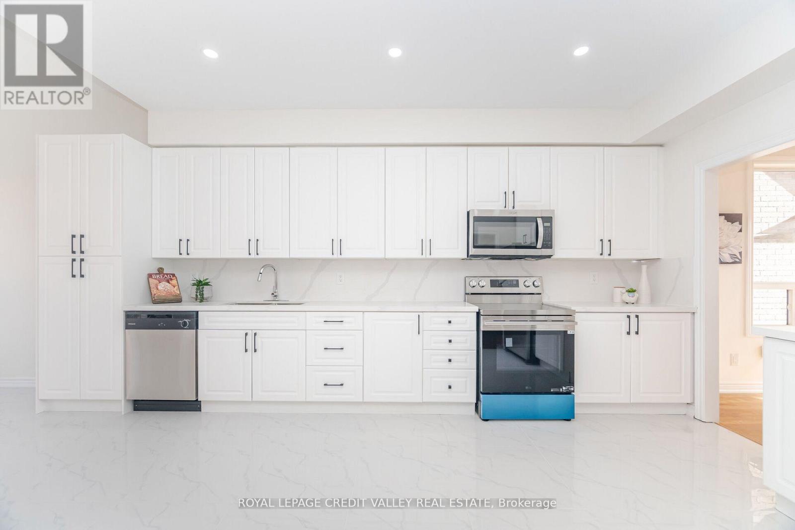 70 Blue Diamond Drive, Brampton (Bramalea North Industrial), Ontario  L6S 6K3 - Photo 12 - W12748956