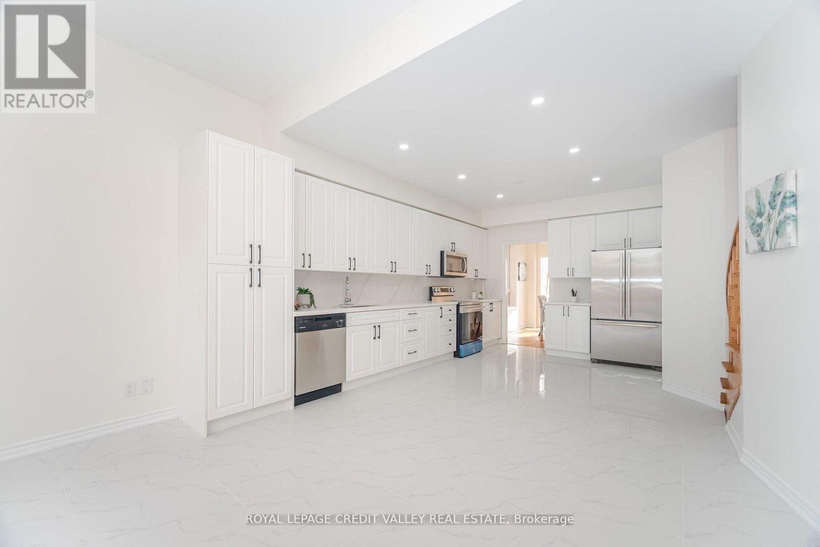 70 Blue Diamond Drive, Brampton (Bramalea North Industrial), Ontario  L6S 6K3 - Photo 14 - W12748956