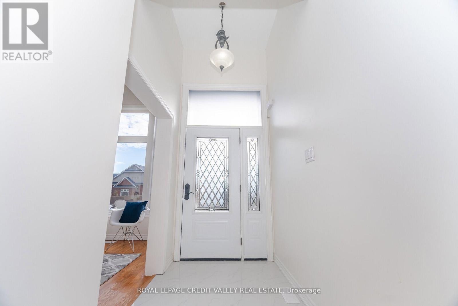 70 Blue Diamond Drive, Brampton (Bramalea North Industrial), Ontario  L6S 6K3 - Photo 4 - W12748956