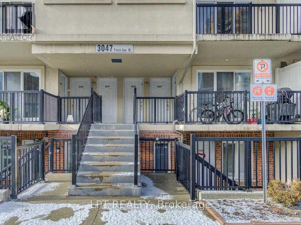 2059 - 3047 Finch Avenue, Toronto (Humbermede), Ontario  M9M 0A5 - Photo 2 - W12748982