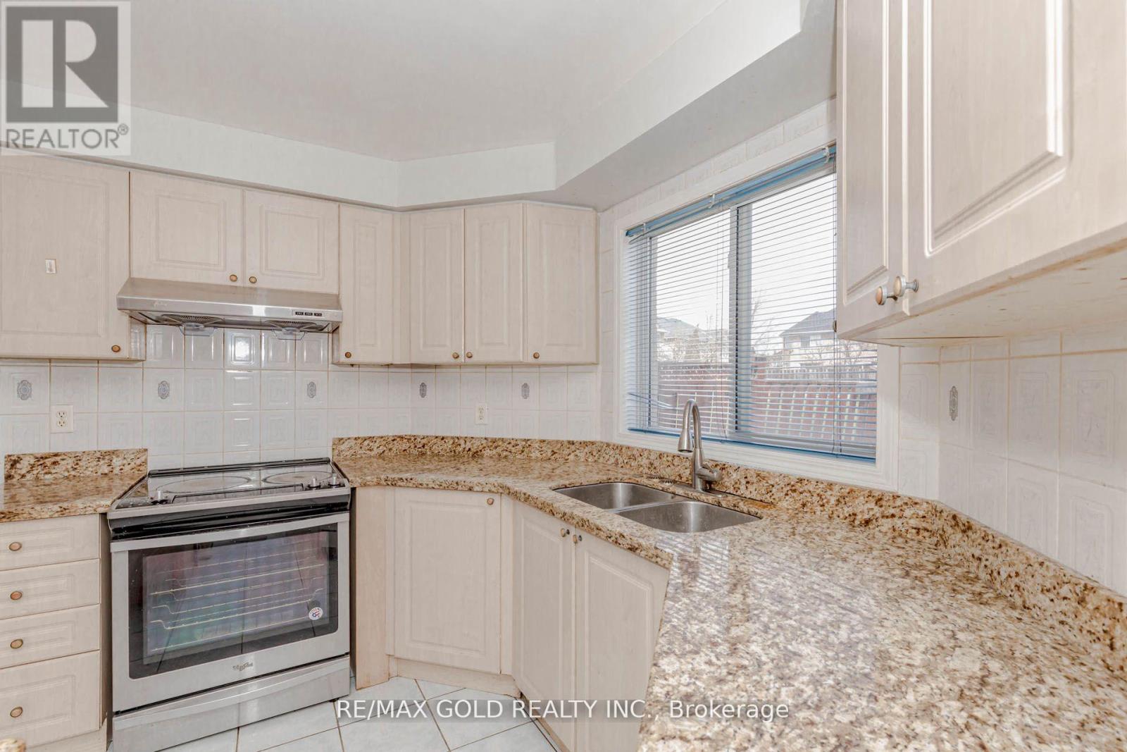 6 Wonder Way, Brampton, Ontario  L6P 1E9 - Photo 13 - W12749012