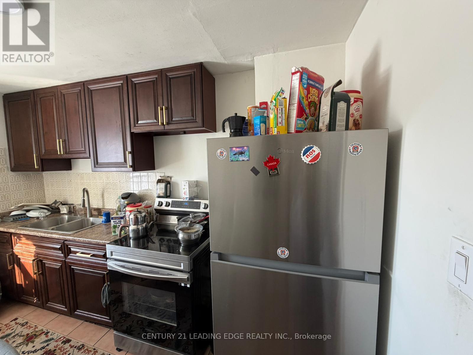 500 Caledonia Road, Toronto (Caledonia-Fairbank), Ontario  M6E 4V2 - Photo 2 - W12749014