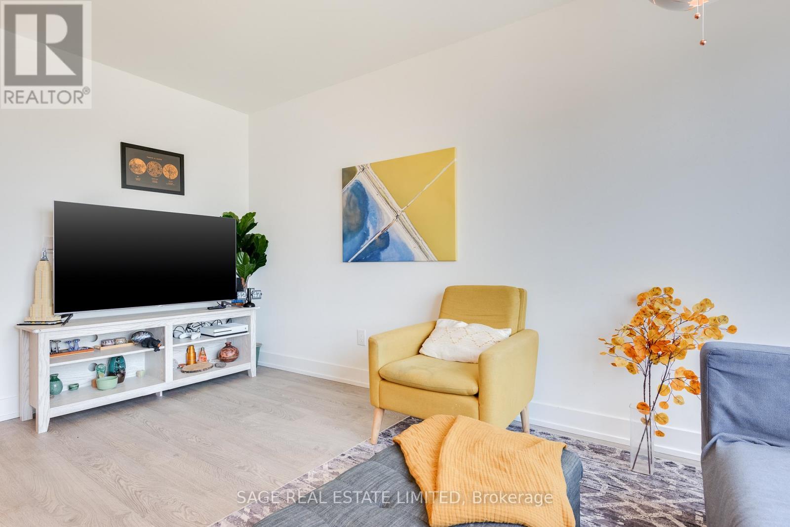 834 - 5 Mabelle Avenue, Toronto, Ontario  M9A 0C8 - Photo 4 - W12749104