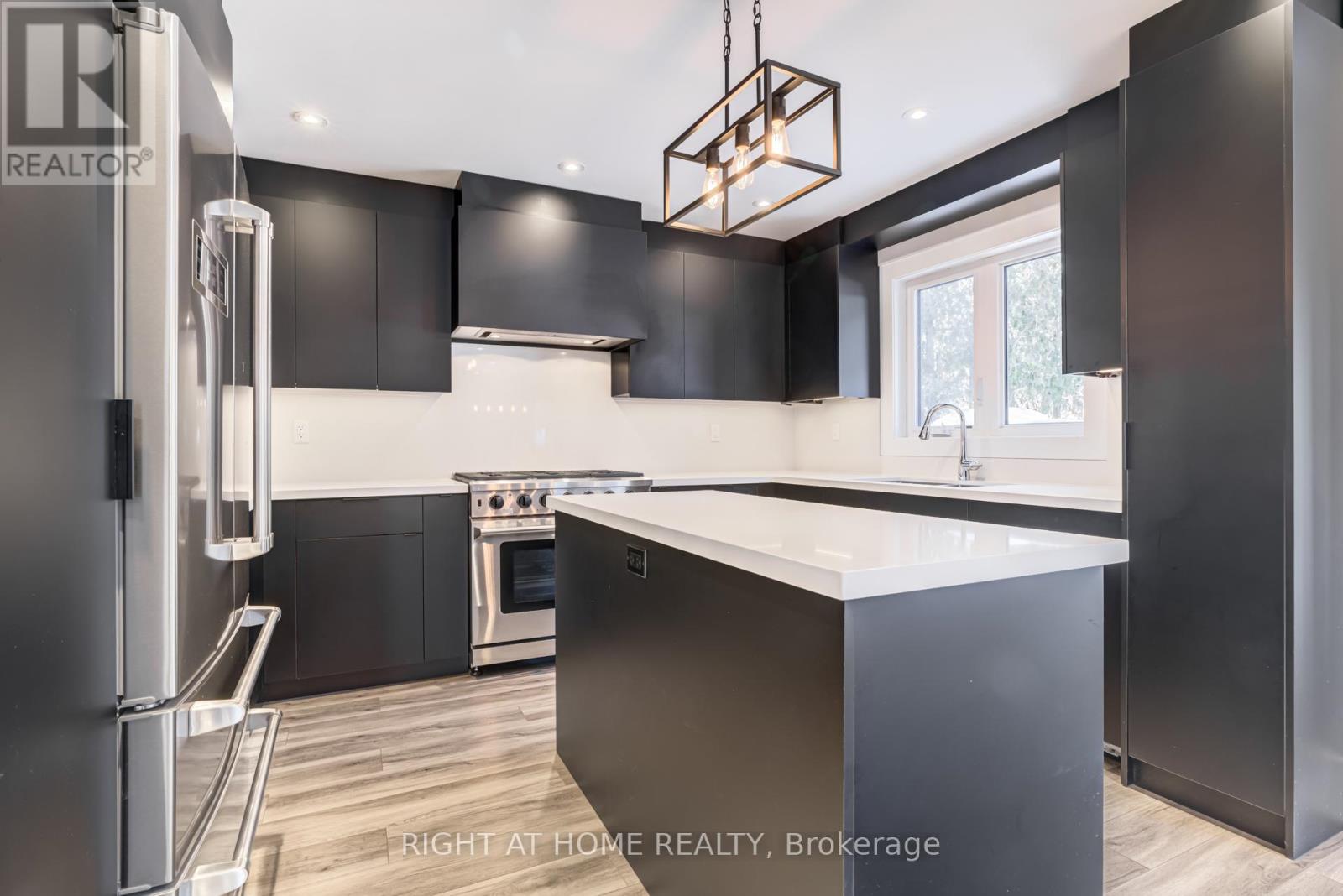 4212 Credit Pointe Drive, Mississauga (East Credit), Ontario  L5M 3K2 - Photo 4 - W12749124