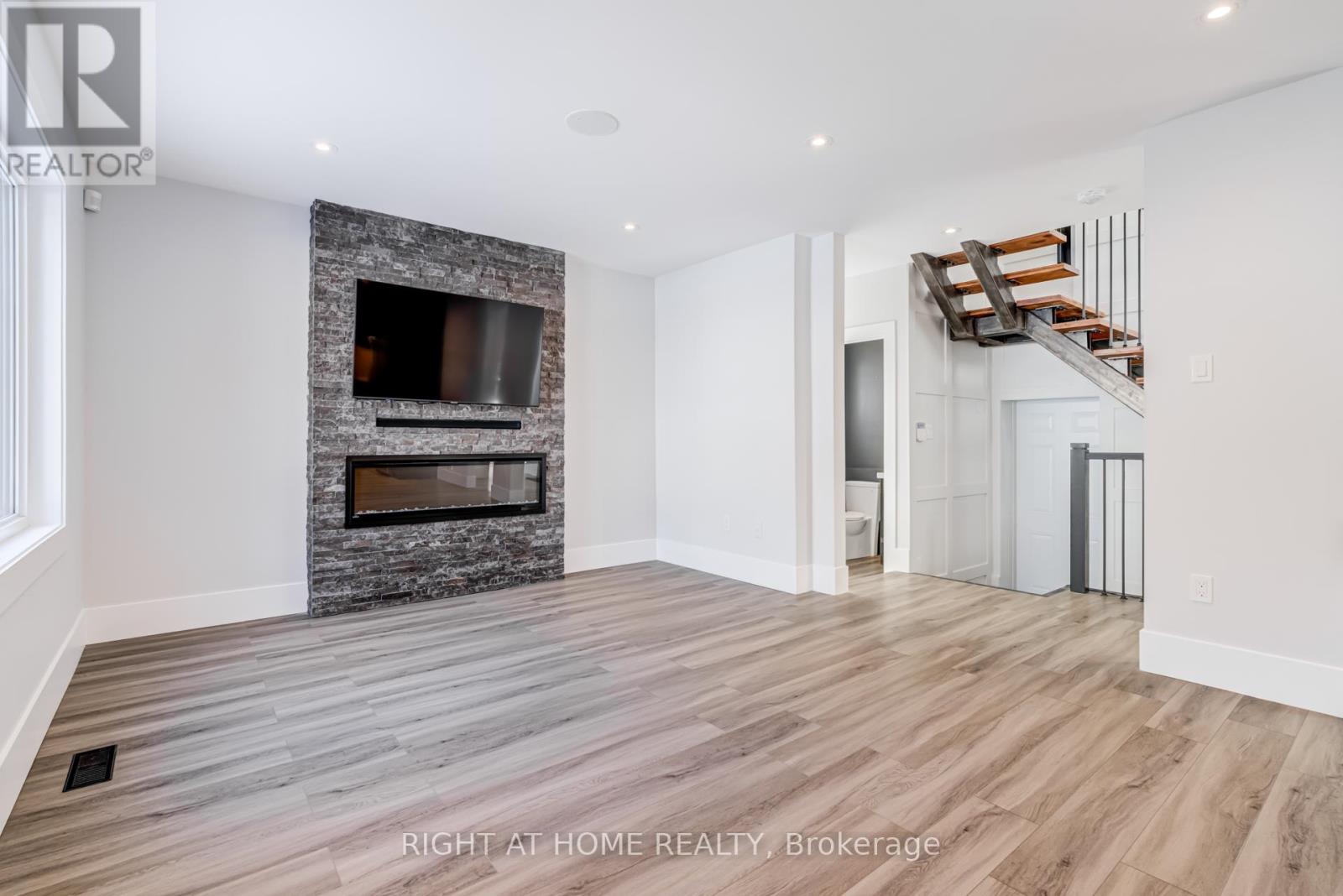 4212 Credit Pointe Drive, Mississauga (East Credit), Ontario  L5M 3K2 - Photo 8 - W12749124