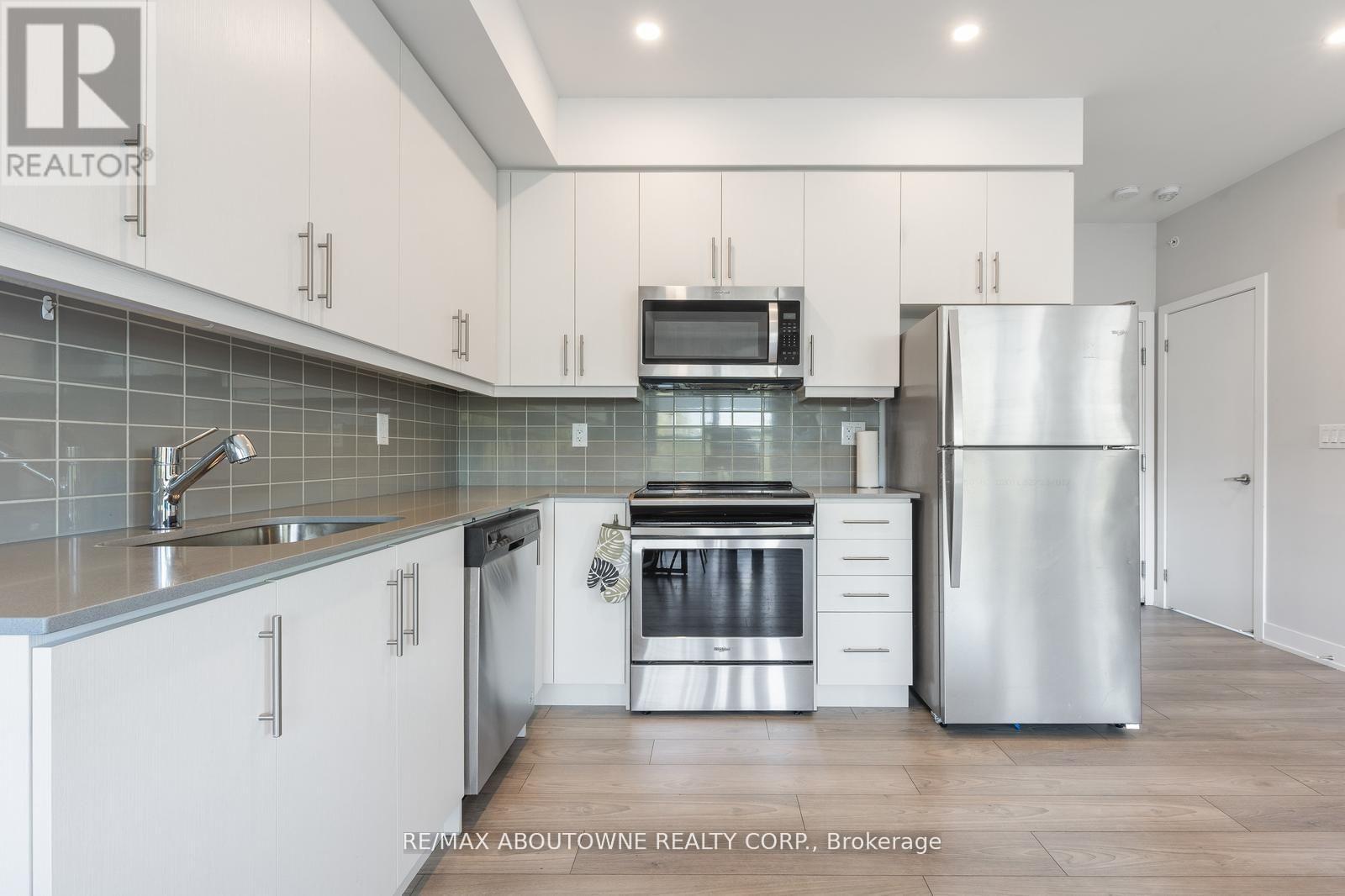 2 - 3472 Widdicombe Way, Mississauga (Erin Mills), Ontario  L5L 0B8 - Photo 6 - W12749138