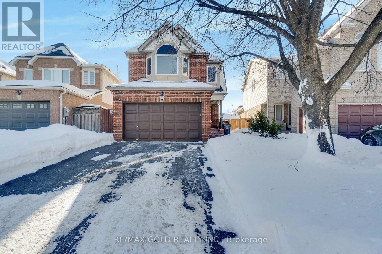 5 FURROWS END, brampton (heart lake west), Ontario