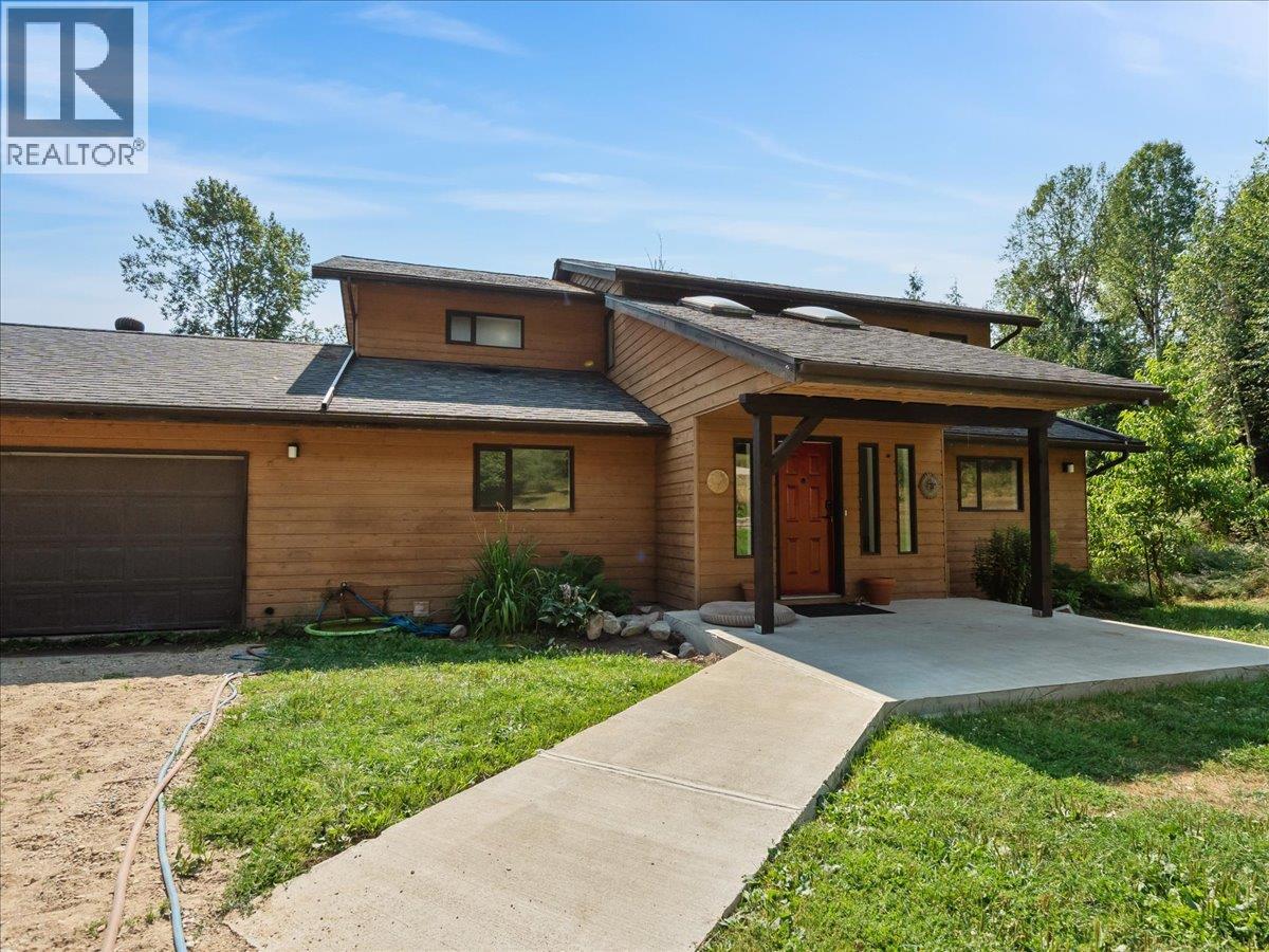 6172 Slocan River Road, Winlaw, British Columbia V0G 2J0 - Photo 2 - 10352470