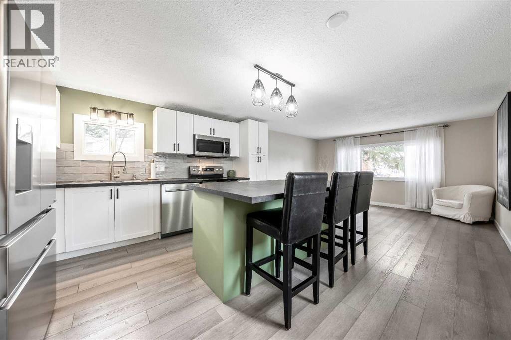 136 Brentwood Place, Strathmore, Alberta  T1P 1E4 - Photo 2 - A2274802