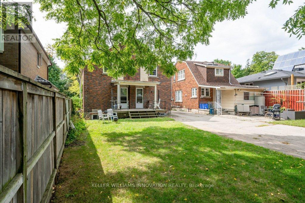 52 Avondale Avenue S, Waterloo, Ontario  N2L 2B8 - Photo 22 - X12748844