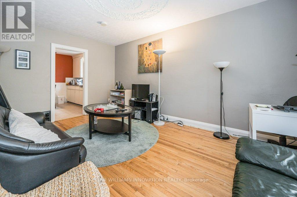 52 Avondale Avenue S, Waterloo, Ontario  N2L 2B8 - Photo 3 - X12748844