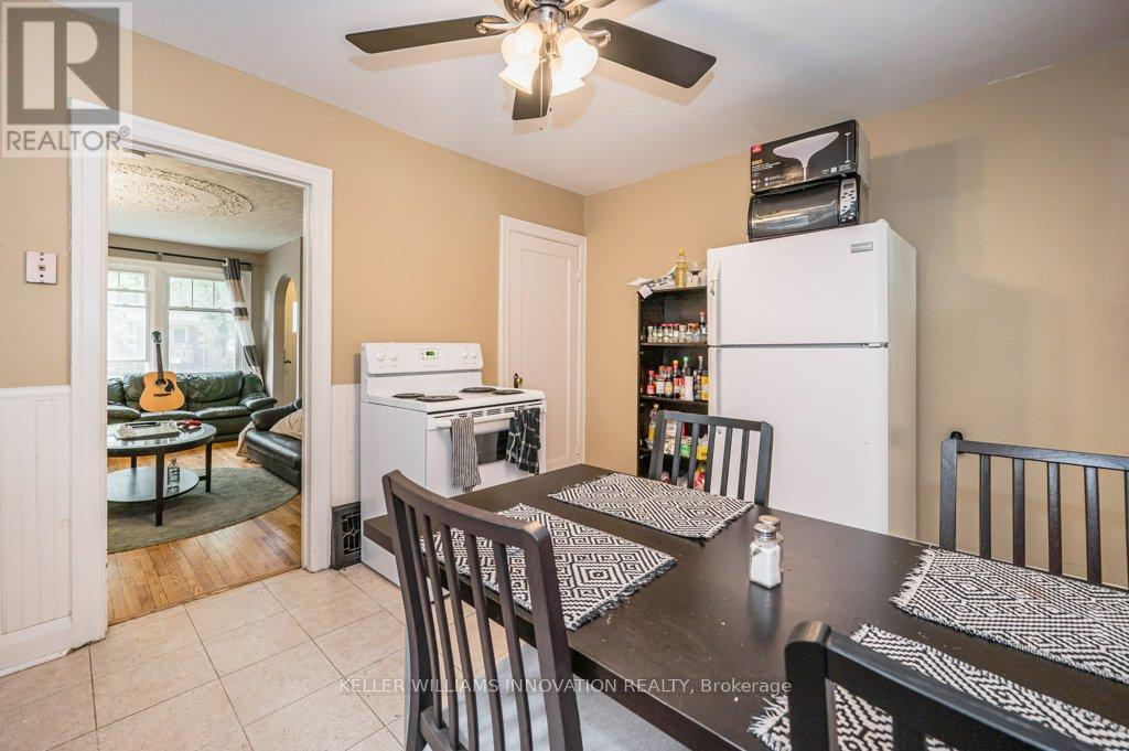 52 Avondale Avenue S, Waterloo, Ontario  N2L 2B8 - Photo 7 - X12748844