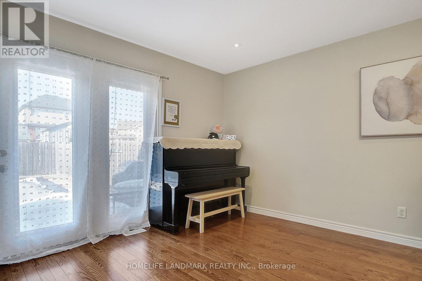 328 Vincent Drive, North Dumfries, Ontario  N0B 1E0 - Photo 5 - X12748954