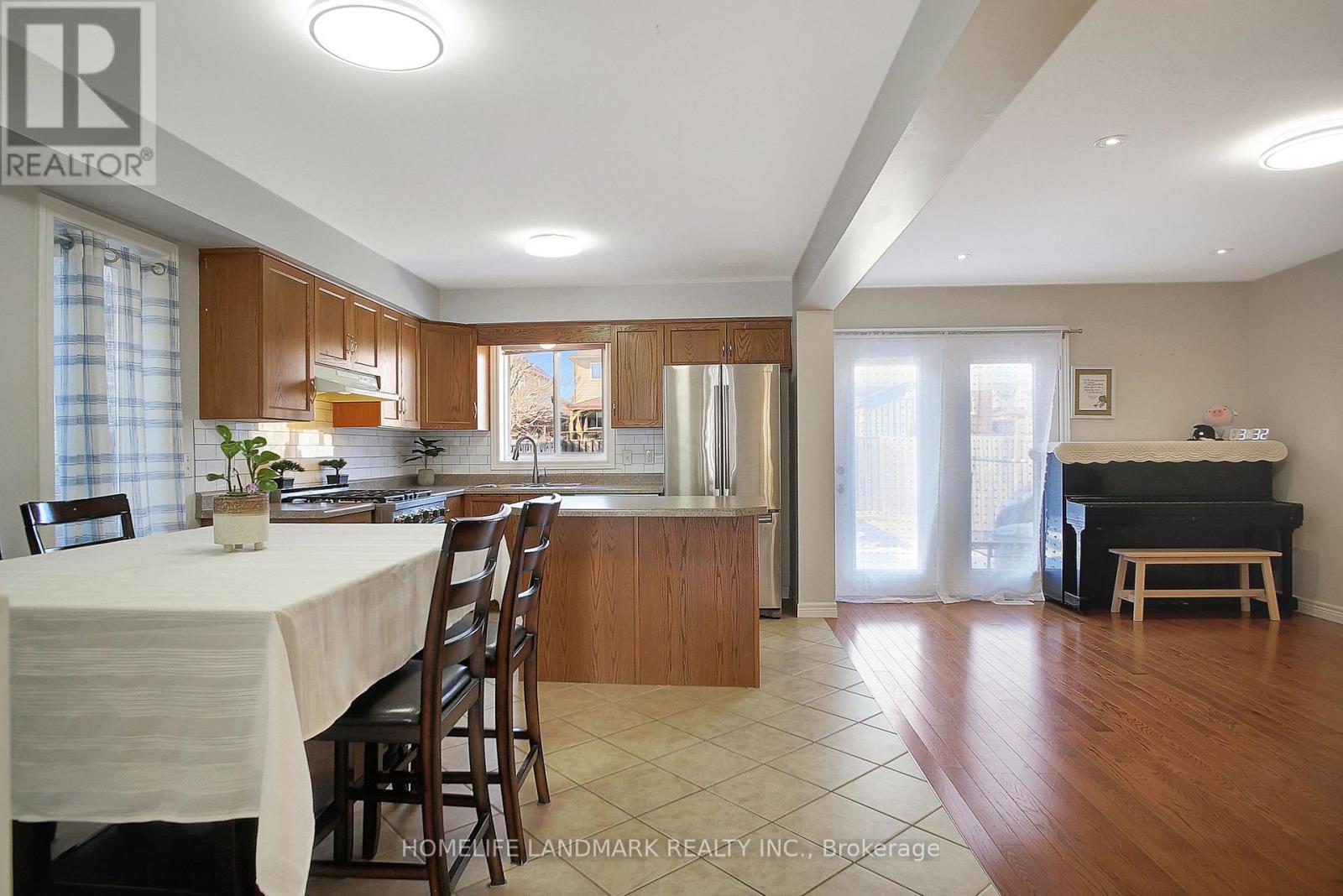 328 Vincent Drive, North Dumfries, Ontario  N0B 1E0 - Photo 6 - X12748954