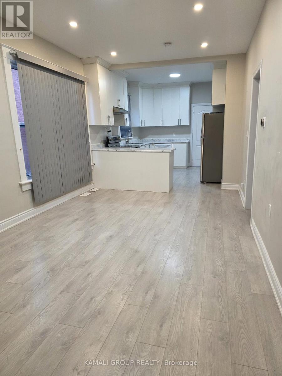 Main - 4554 Third Avenue, Niagara Falls, Ontario  L2E 4L2 - Photo 4 - X12748972