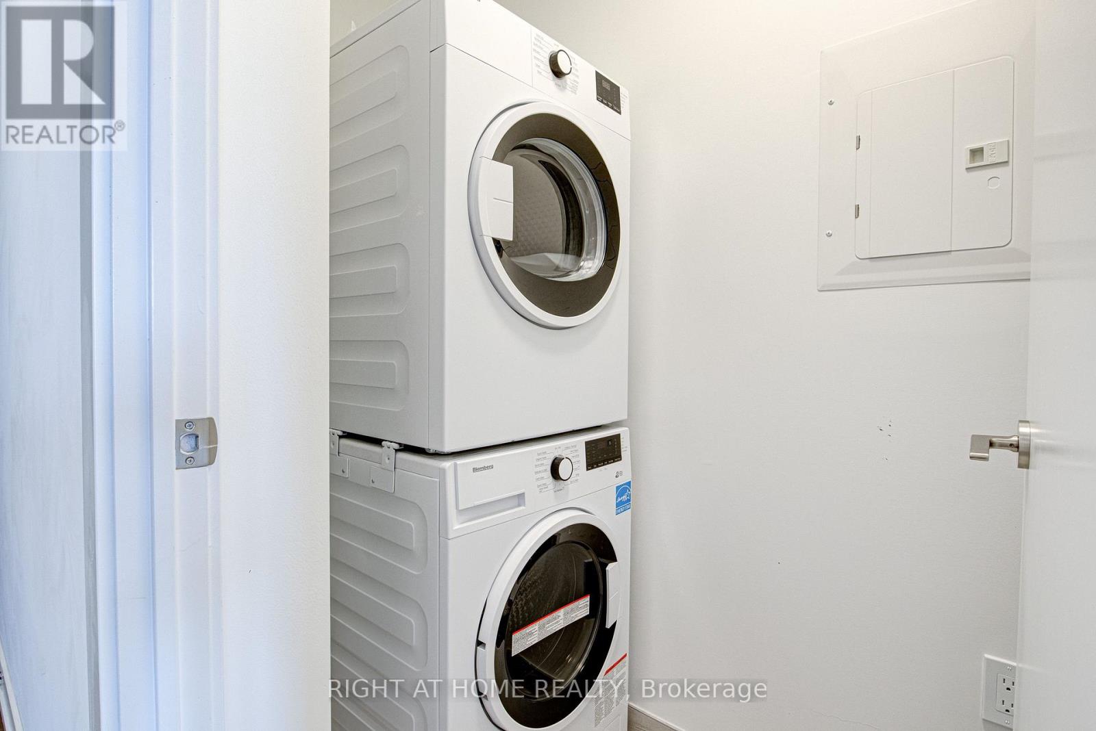 2905 - 15 Wellington Street S, Kitchener, Ontario  N2G 0E4 - Photo 3 - X12749128