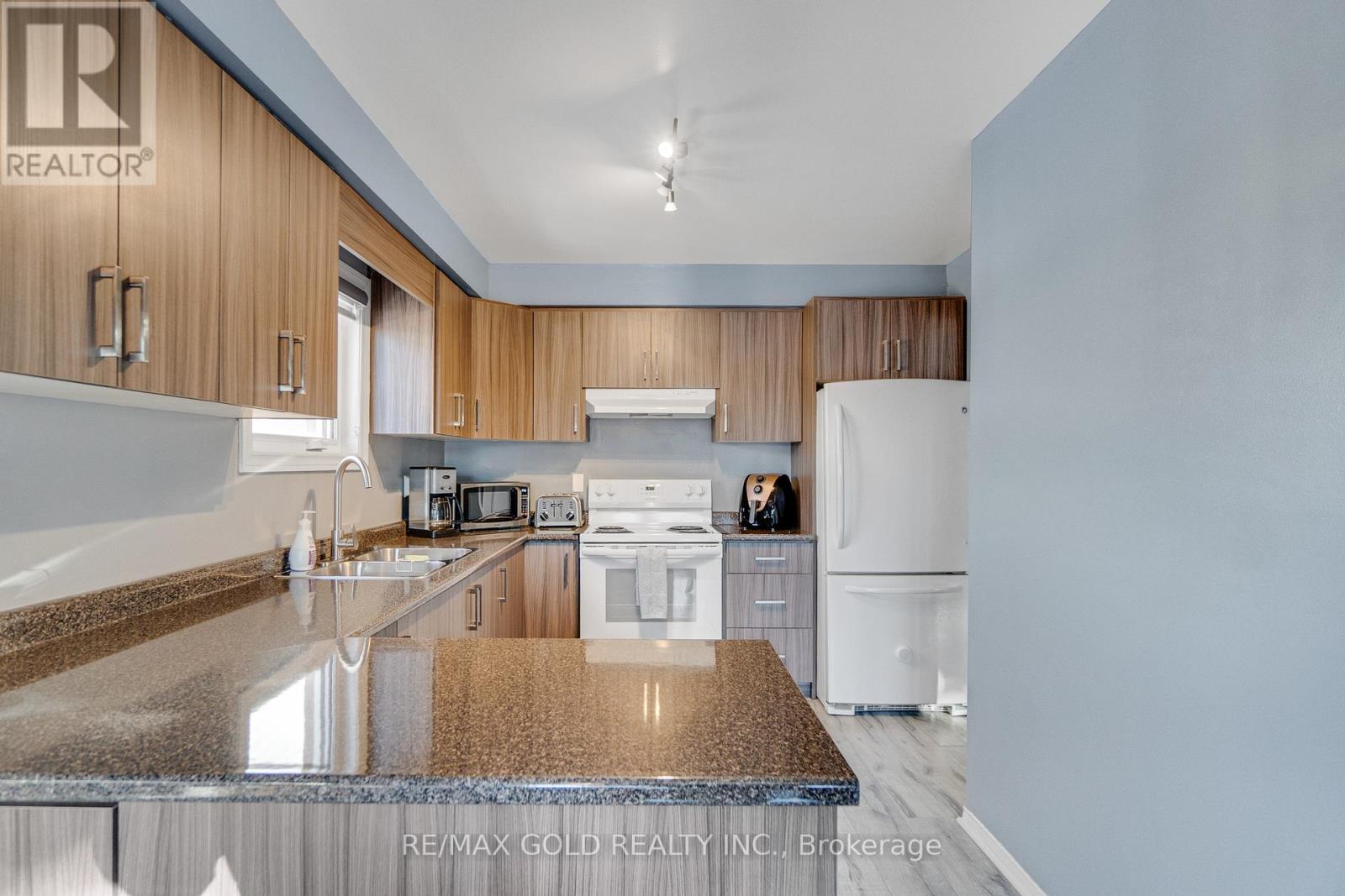 5 Furrows End, Brampton (Heart Lake West), Ontario  L6Z 4S5 - Photo 17 - W12749150