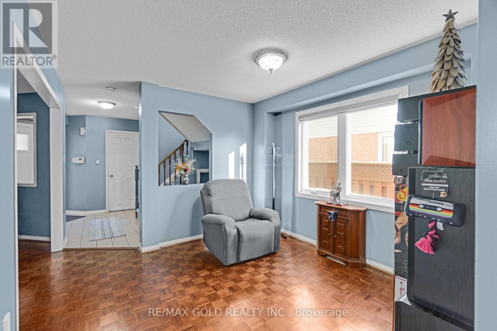 5 Furrows End, Brampton (Heart Lake West), Ontario  L6Z 4S5 - Photo 8 - W12749150