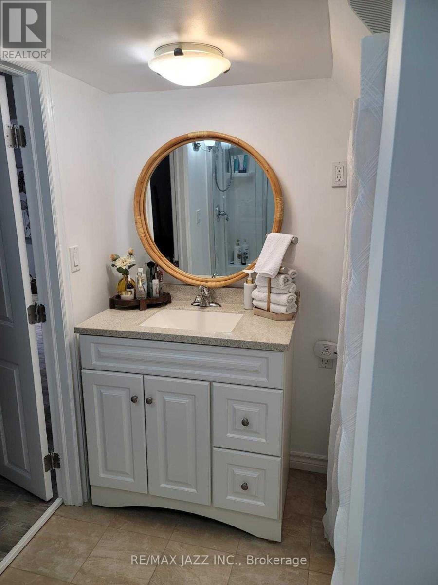 900 Juniper Street, Oshawa (Centennial), Ontario  L1G 3E1 - Photo 9 - E12749098