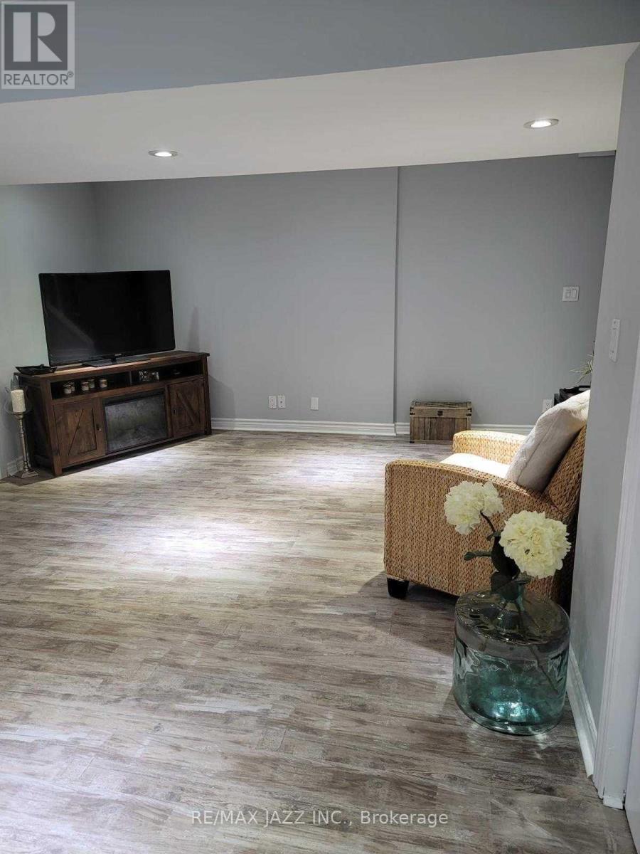 900 Juniper Street, Oshawa (Centennial), Ontario  L1G 3E1 - Photo 3 - E12749098