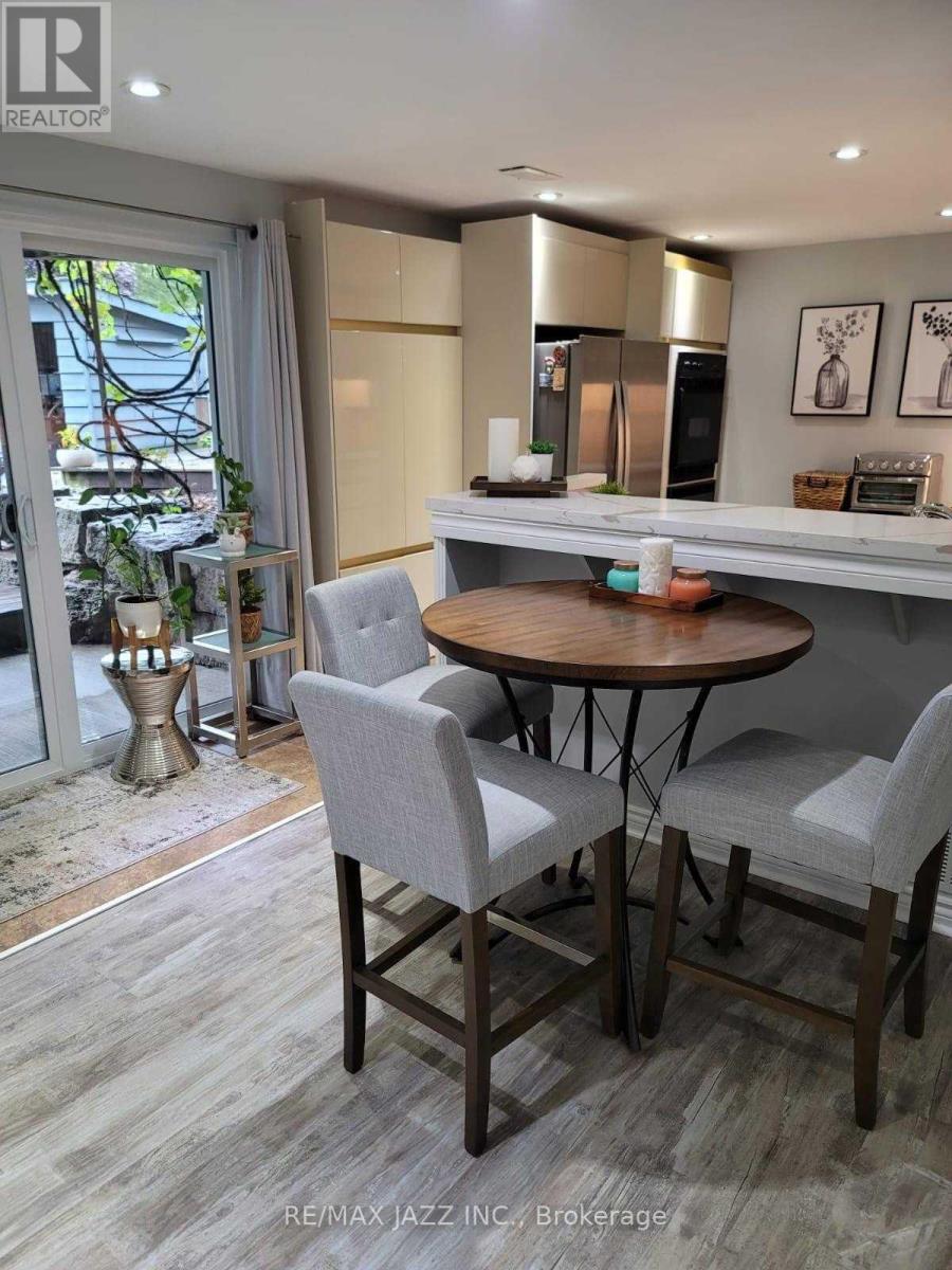 900 Juniper Street, Oshawa (Centennial), Ontario  L1G 3E1 - Photo 4 - E12749098