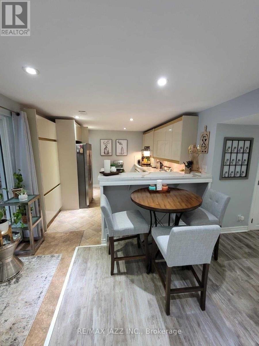 900 Juniper Street, Oshawa (Centennial), Ontario  L1G 3E1 - Photo 5 - E12749098