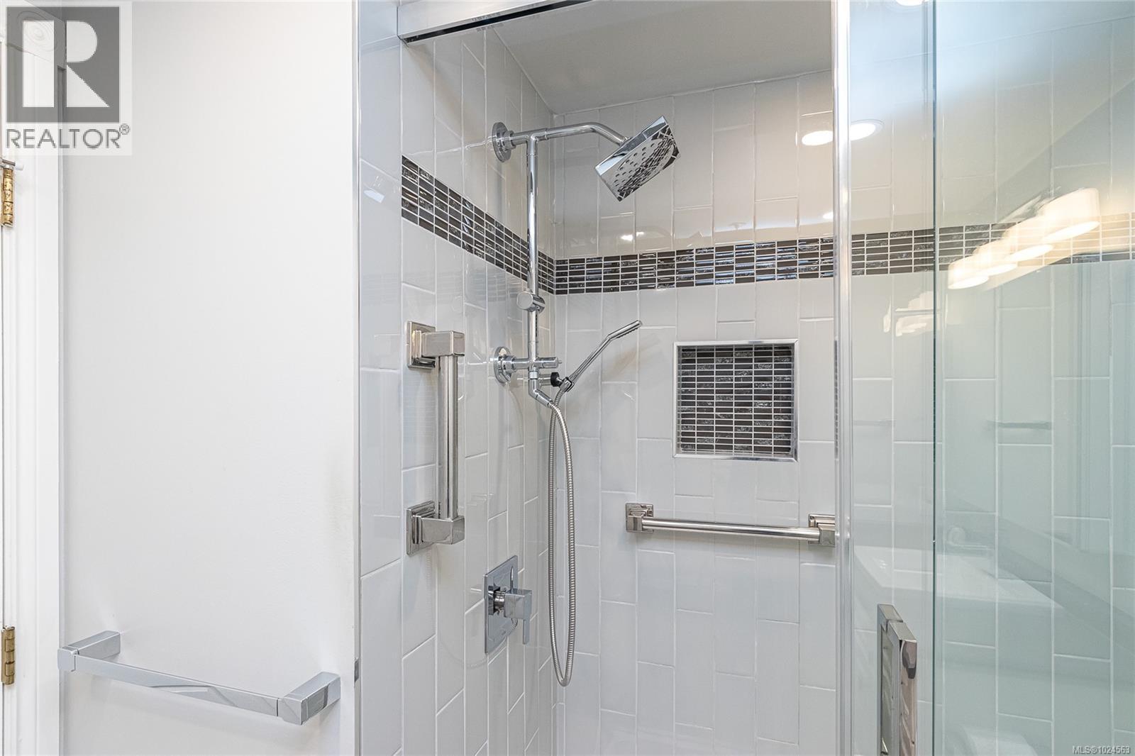 105 1521 Church Ave, Saanich, British Columbia  V8P 5T7 - Photo 13 - 1024563