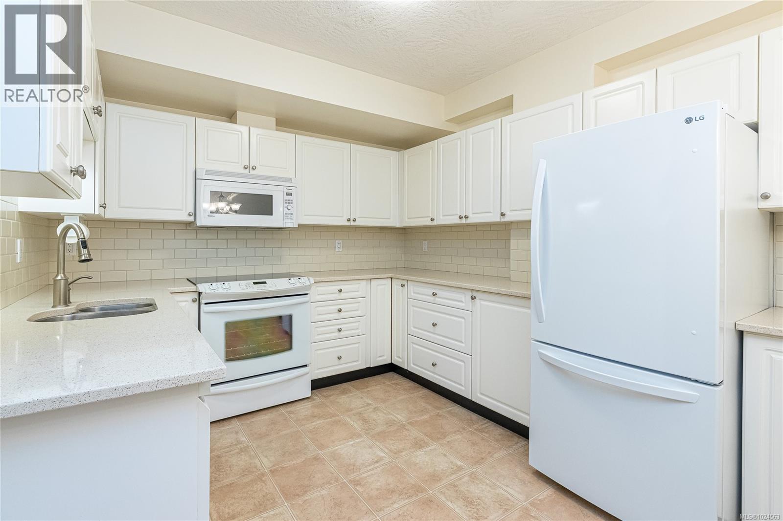 105 1521 Church Ave, Saanich, British Columbia  V8P 5T7 - Photo 6 - 1024563