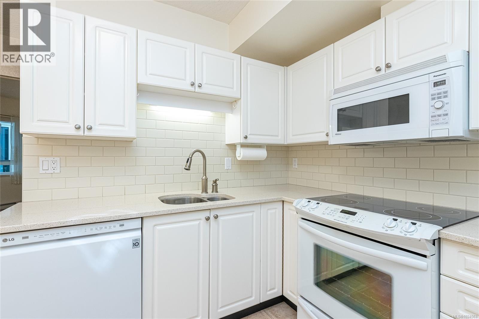 105 1521 Church Ave, Saanich, British Columbia  V8P 5T7 - Photo 7 - 1024563