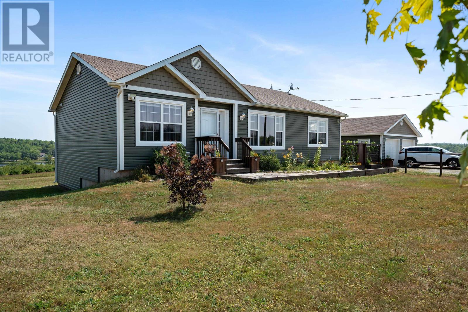 946 Lake Egmont Road, Lake Egmont, Nova Scotia  B0N 1Y0 - Photo 1 - 202601902