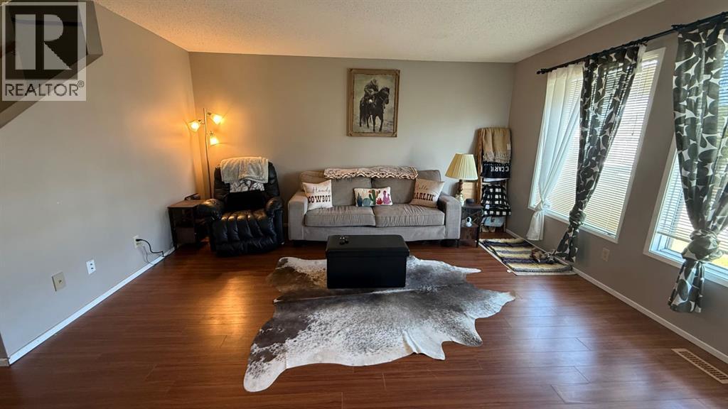 109 Winkler Drive, Hanna, Alberta  T0J 1P0 - Photo 3 - A2249162