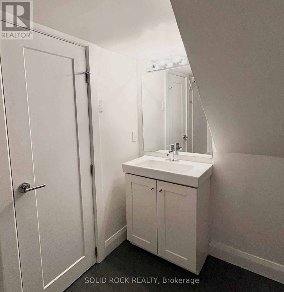 B - 228 Glynn Avenue, Ottawa, Ontario  K1K 1S3 - Photo 12 - X12749210