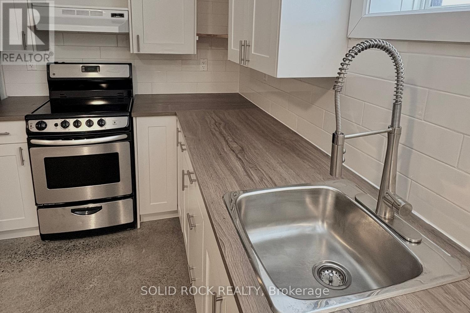 B - 228 Glynn Avenue, Ottawa, Ontario  K1K 1S3 - Photo 6 - X12749210