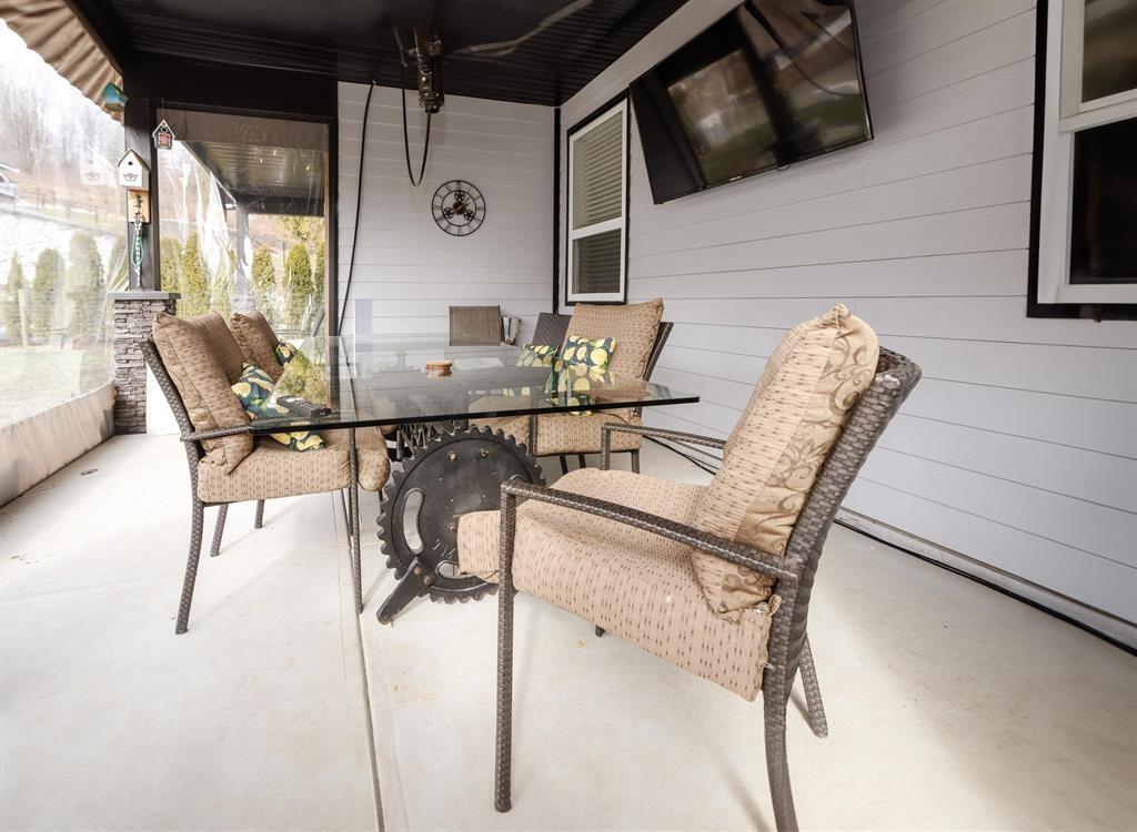 9573 Stave Lake Street, Mission, British Columbia  V2V 0B4 - Photo 8 - R3085270