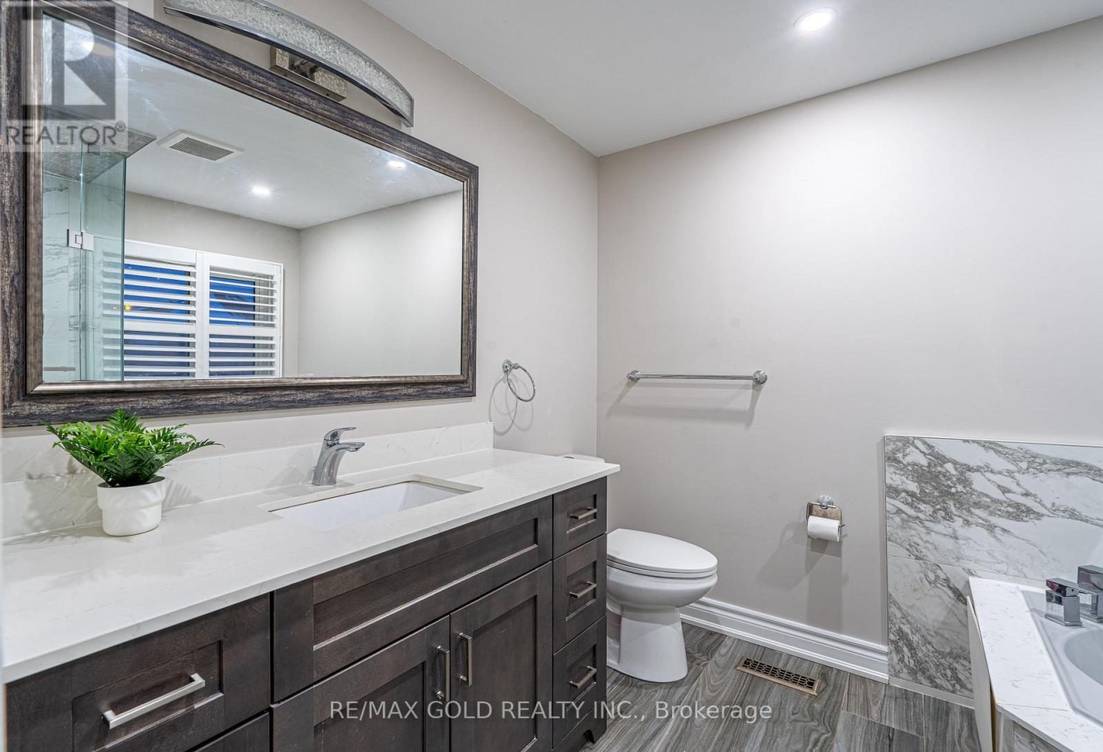 32 Heddon Court, Brampton, Ontario  L6Z 4H2 - Photo 14 - W12744872