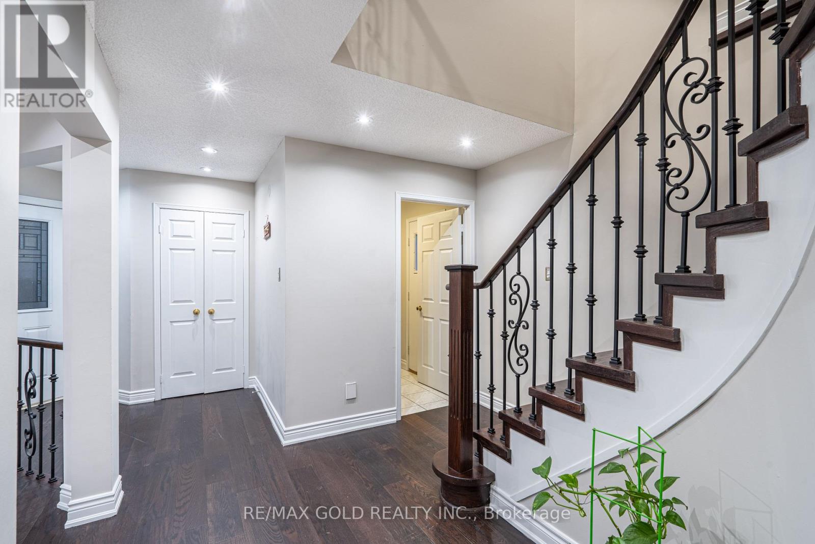 32 Heddon Court, Brampton, Ontario  L6Z 4H2 - Photo 11 - W12744872