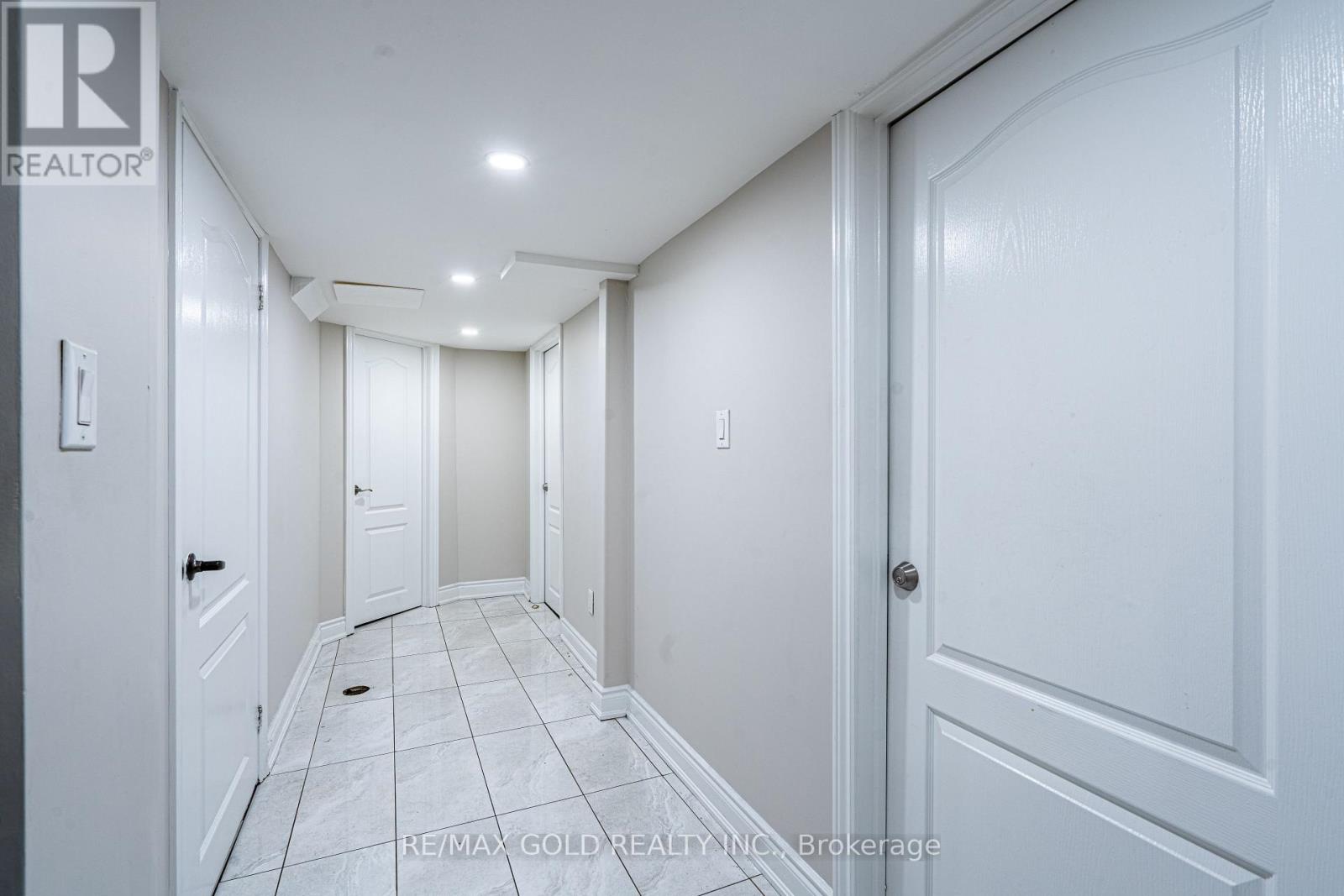 32 Heddon Court, Brampton, Ontario  L6Z 4H2 - Photo 32 - W12744872