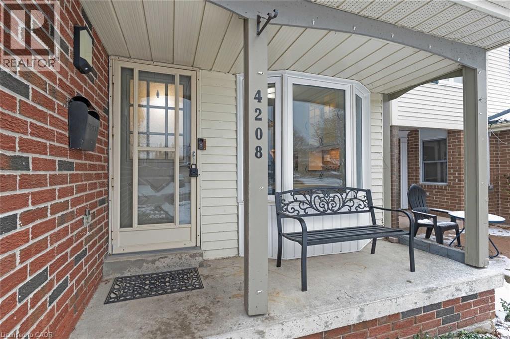 4208 Stonemason Crescent, Mississauga, Ontario  L5L 2Z7 - Photo 4 - 40802186