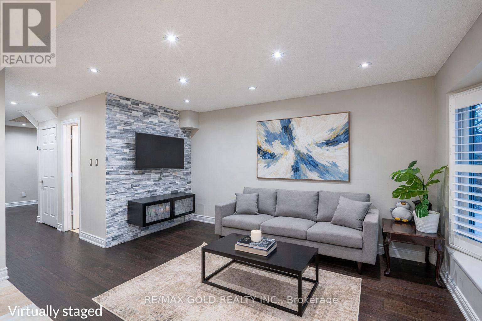 32 Heddon Court, Brampton, Ontario  L6Z 4H2 - Photo 6 - W12744872