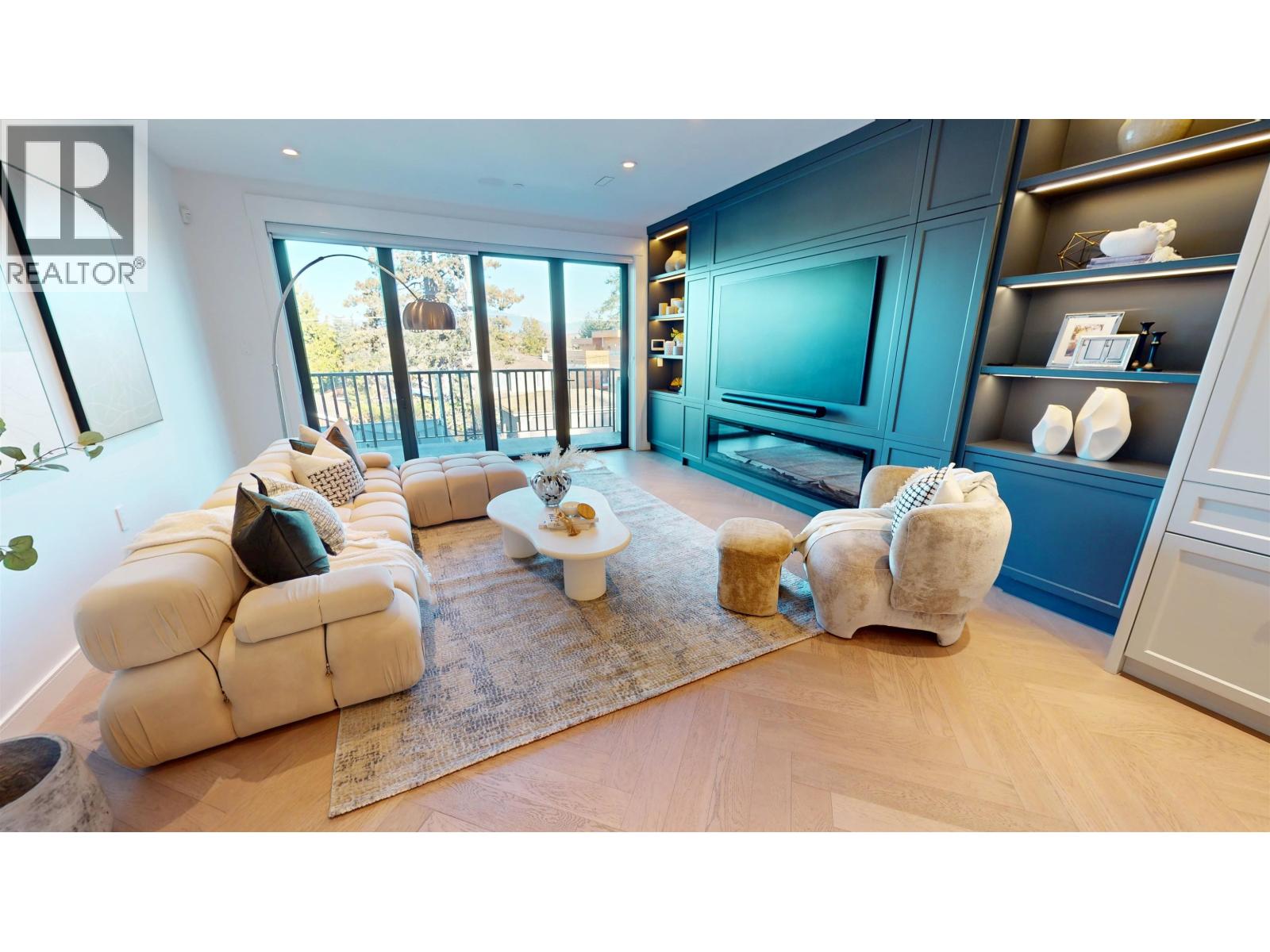 2173 Vanness Avenue, Vancouver, British Columbia  V5N 2M1 - Photo 2 - R3083142