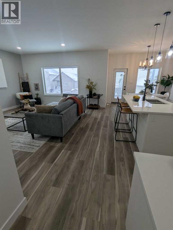 62 Sunwood Crescent Sw, Medicine Hat, Alberta  T1B 0R5 - Photo 4 - A2261685