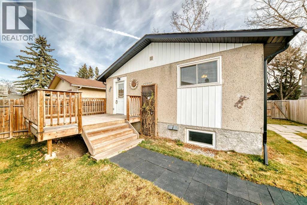 3042 31A Street SE, Calgary, Alberta