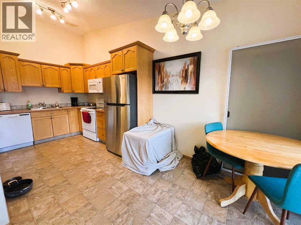 492 Hilton Crescent Ne, Medicine Hat, Alberta  T1C 1E5 - Photo 3 - A2281139