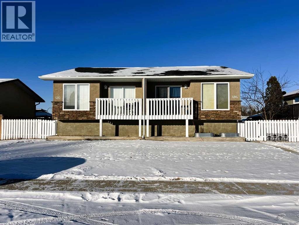 494 Hilton Crescent Ne, Medicine Hat, Alberta  T1C 1E5 - Photo 2 - A2281438
