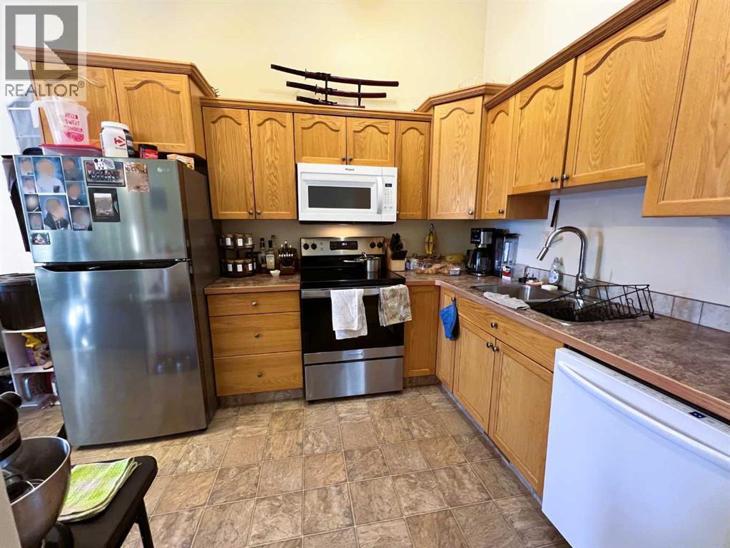 494 Hilton Crescent Ne, Medicine Hat, Alberta  T1C 1E5 - Photo 3 - A2281438