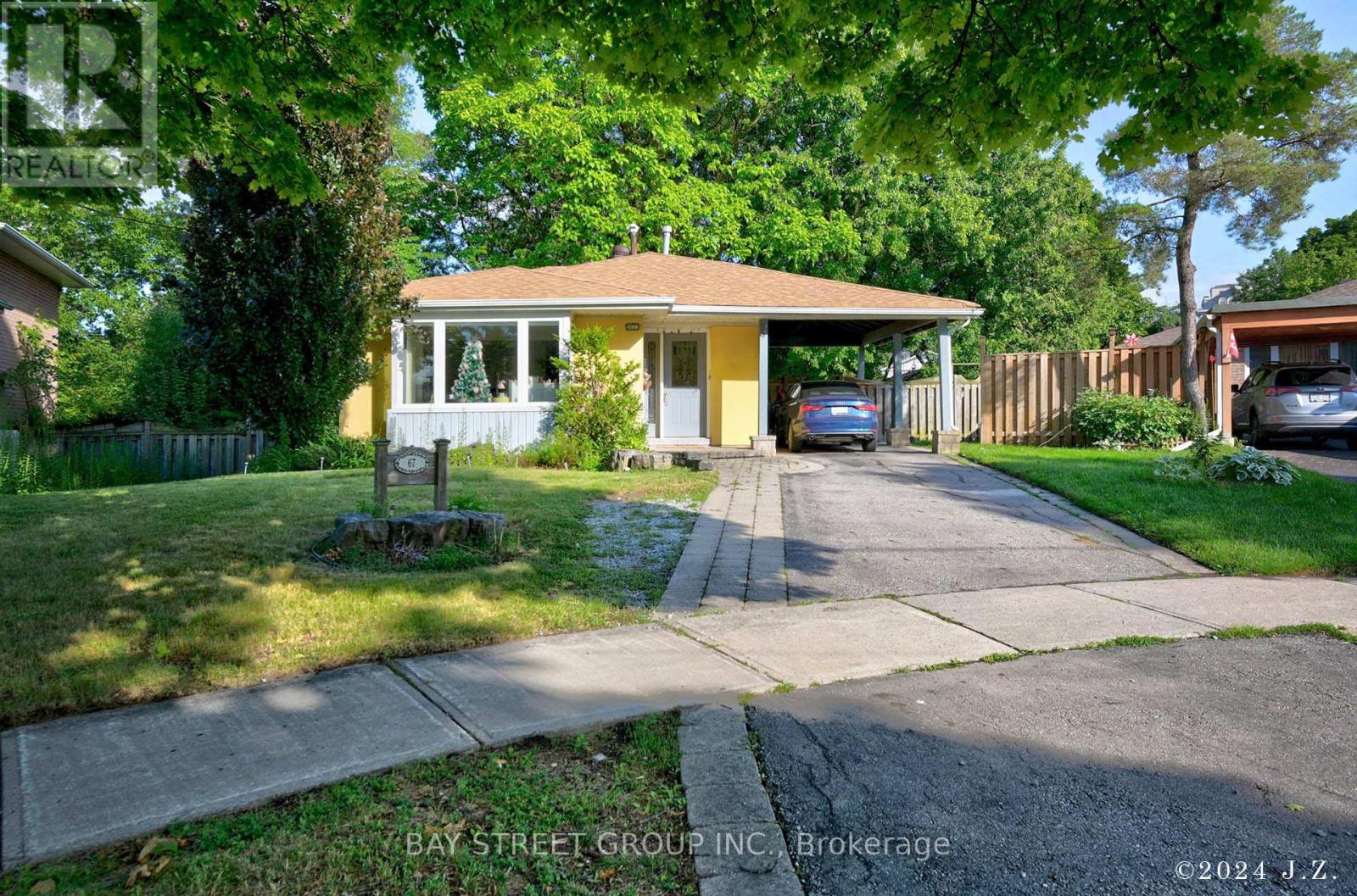67 GROVE PARK CRESCENT, Toronto, Ontario