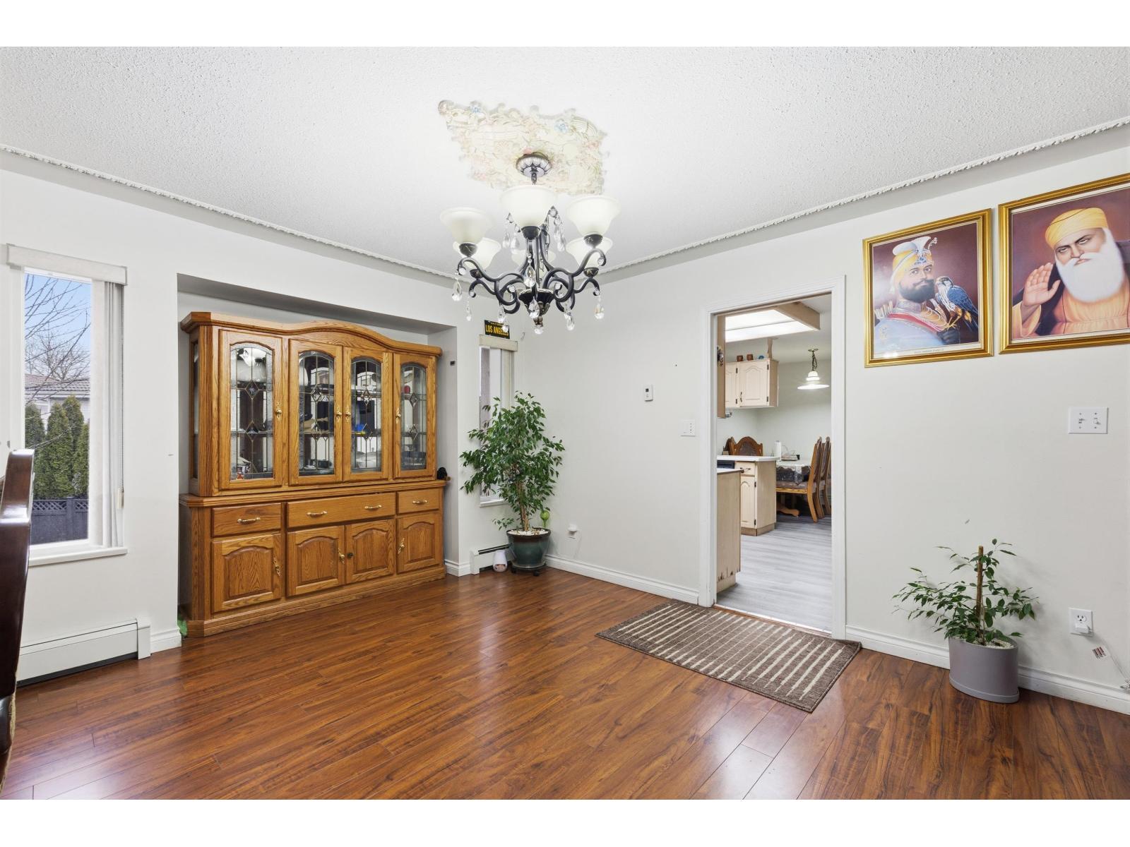 7076 122a Street, Surrey, British Columbia  V3W 4Z8 - Photo 7 - R3081676